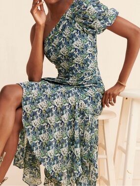 Astr One-Shoulder Floral Midi Dress in Blue, Green & White Women’s Size M